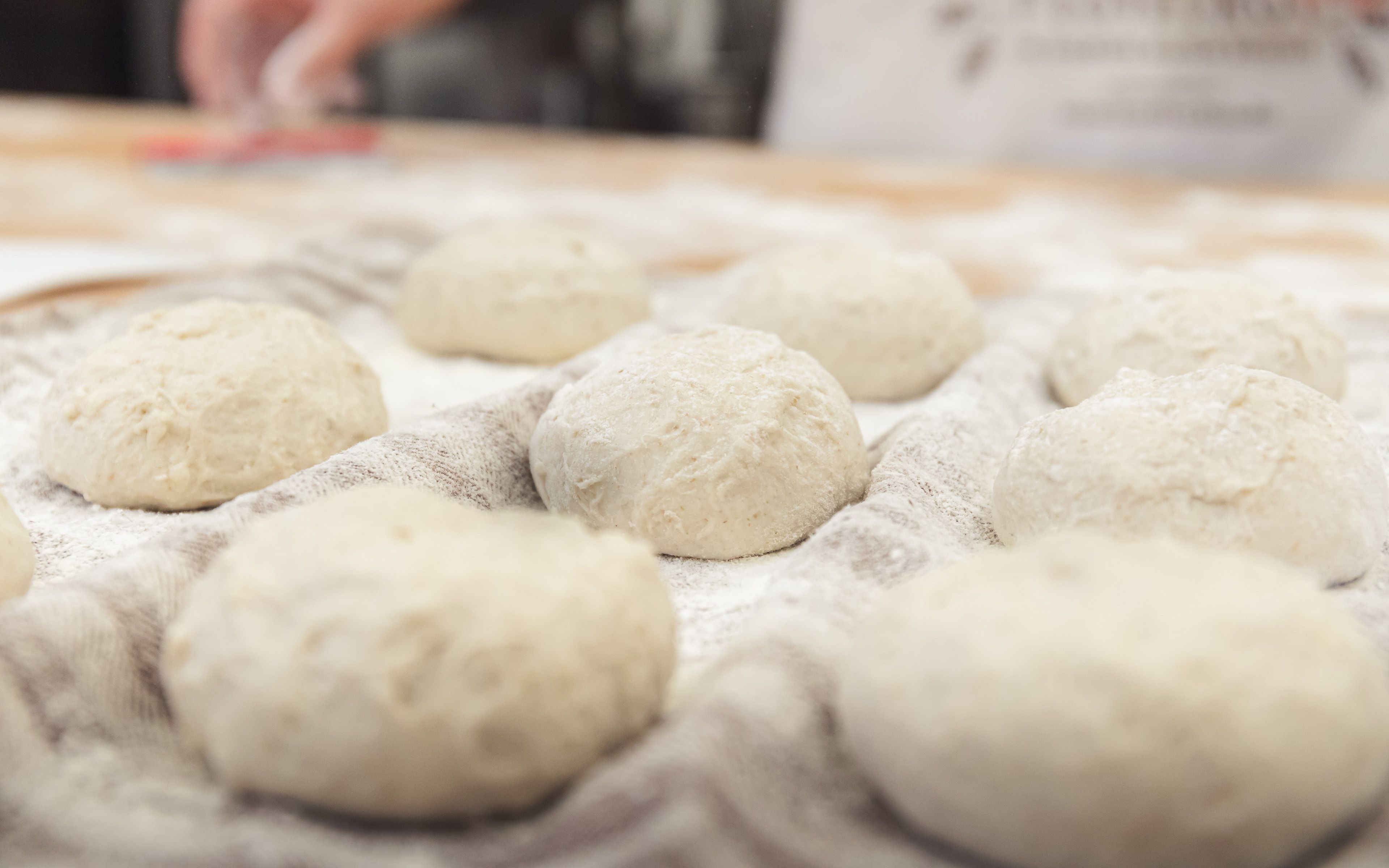 Klassische Weizenbrötchen | Rezept von Lutz Geißler Klassische Weizenbrötchen | Rezept von Lutz Geißler