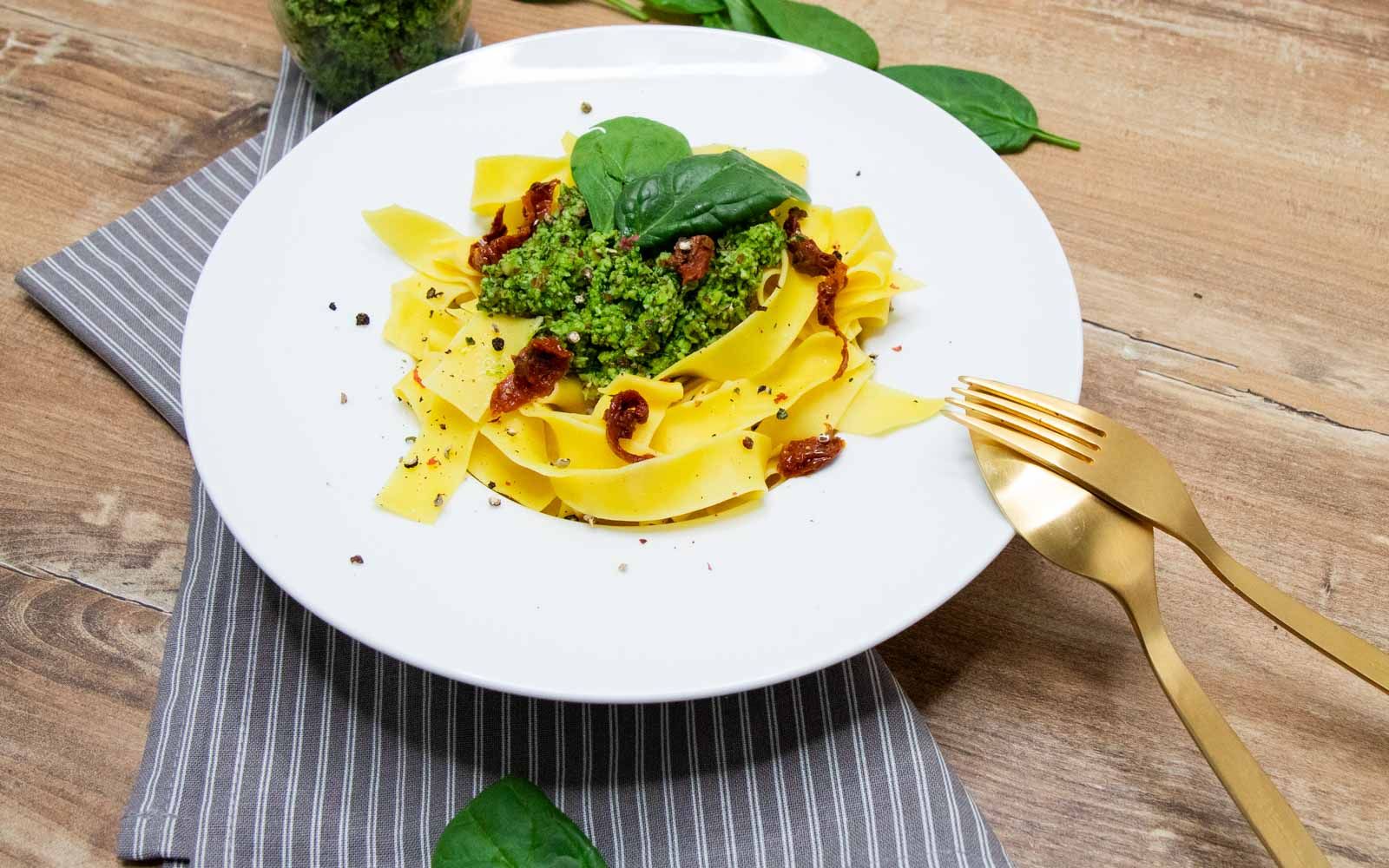 Spinatpesto mit Mandeln | 7Hauben