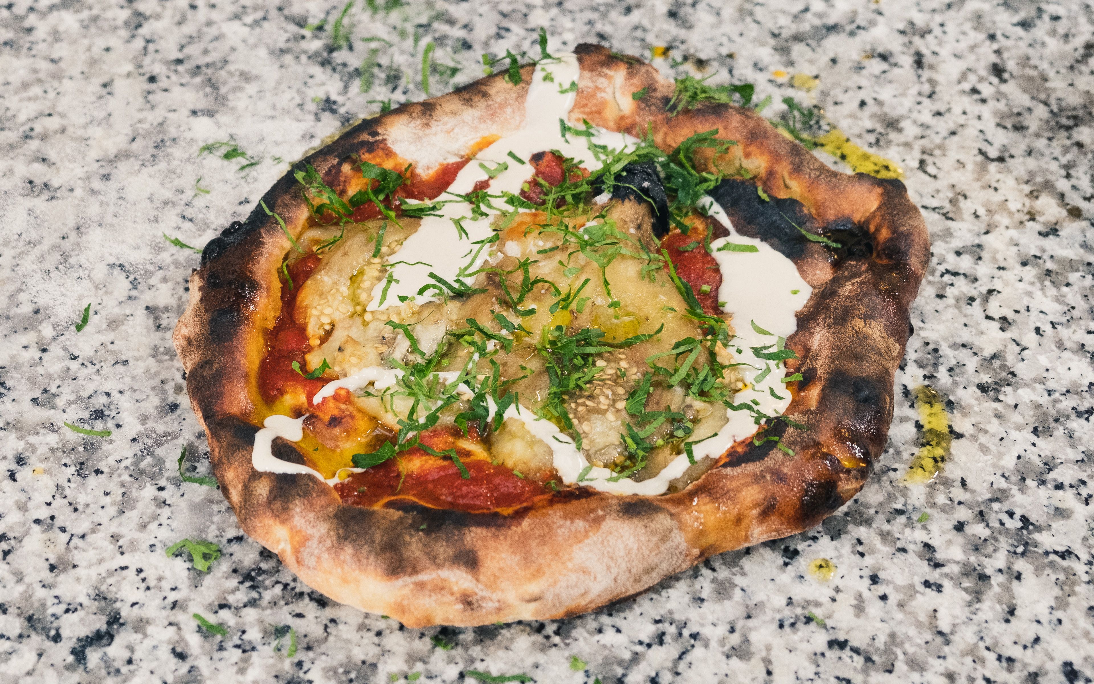 Vegane Pizza mit Auberginen