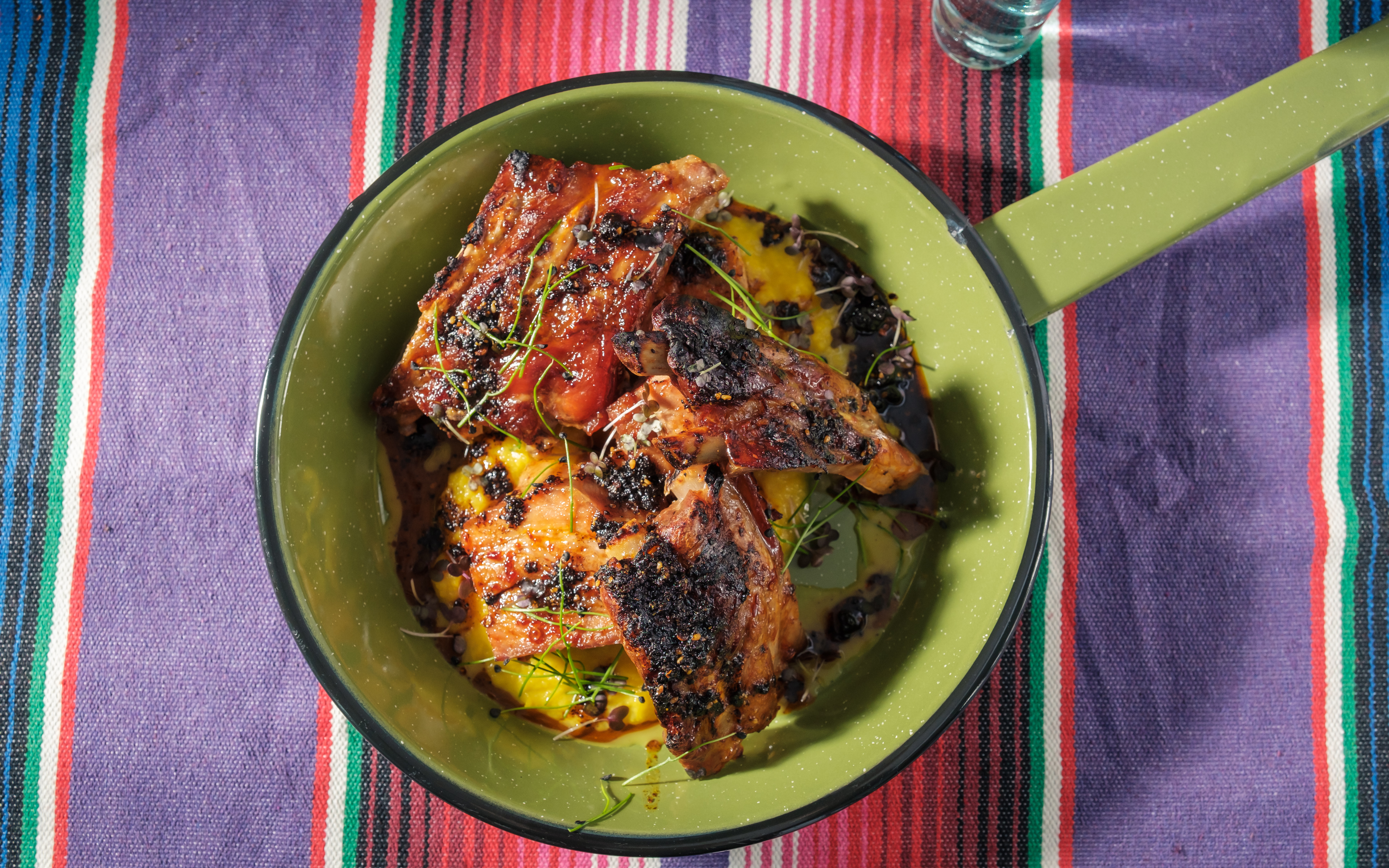 Carnitas con Piña y Salsa Macha