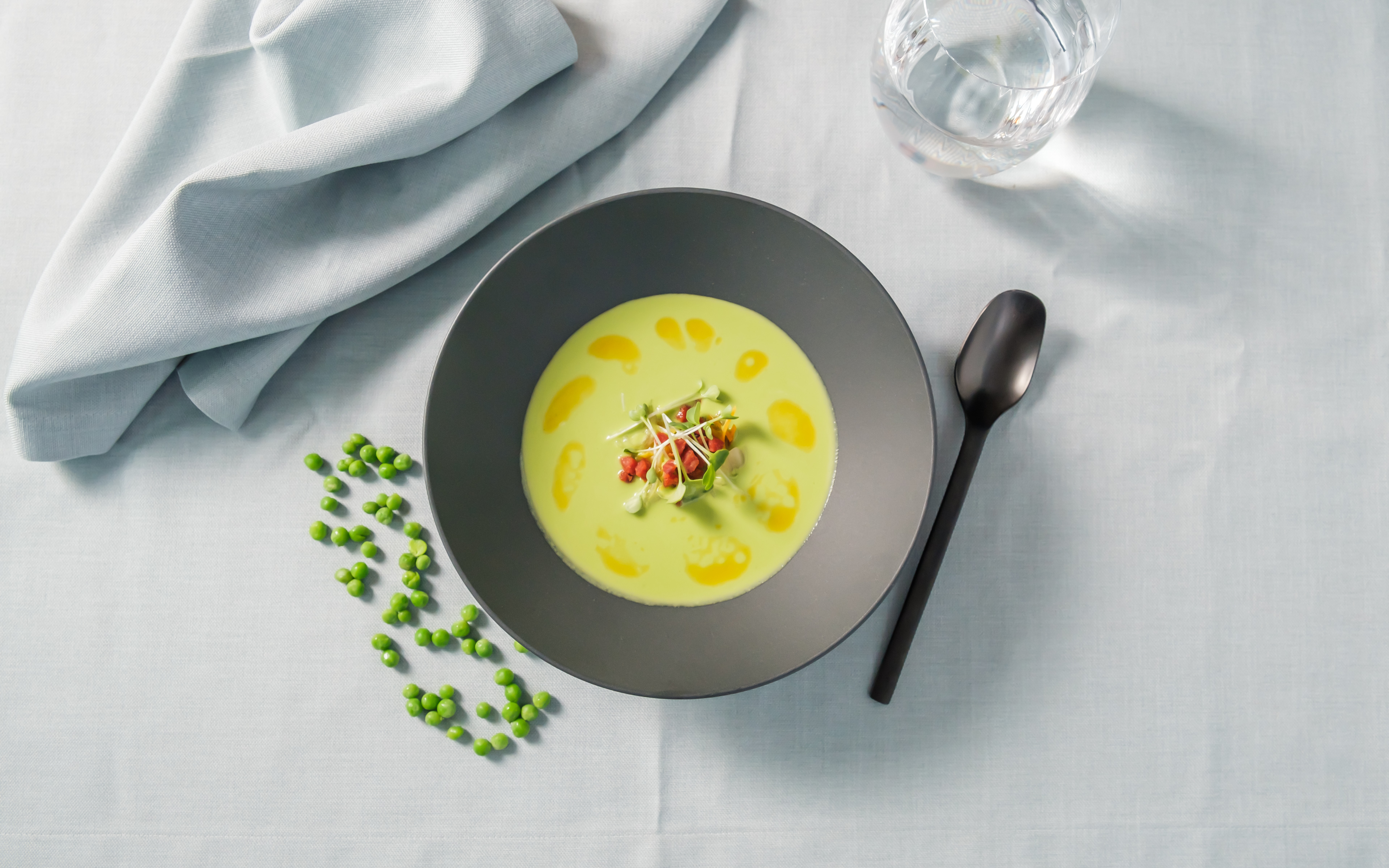 Kalte Erbsensuppe
