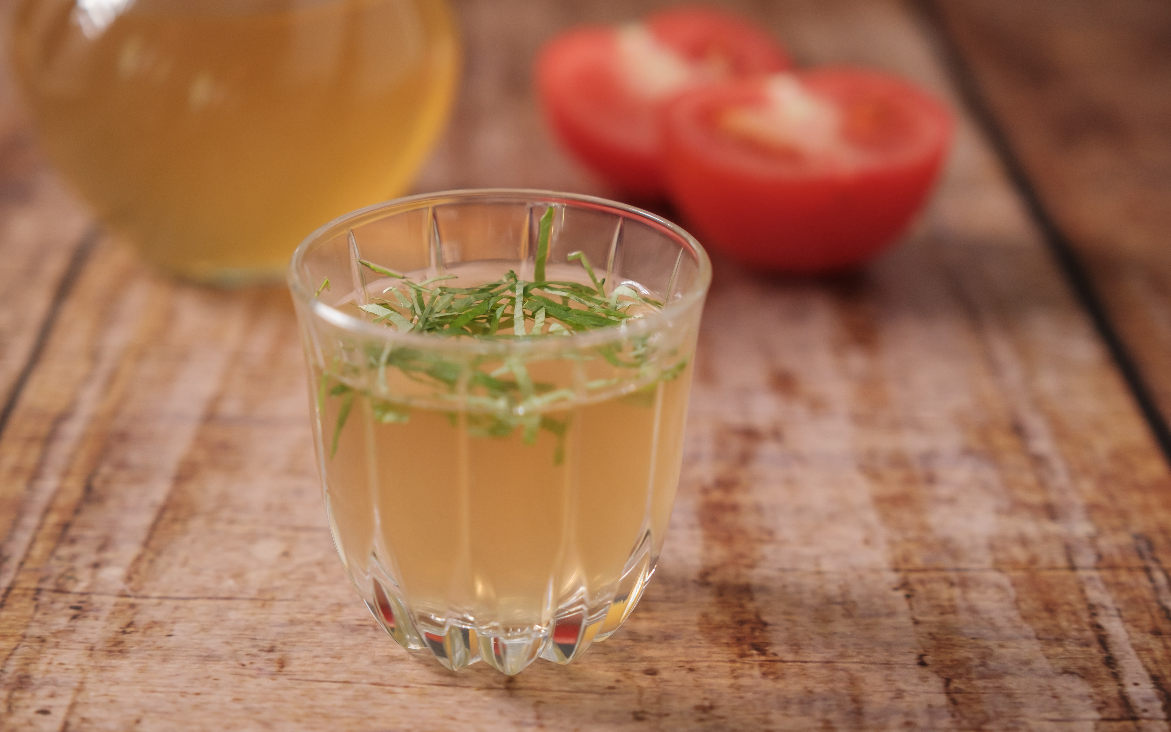 Klare Tomatenessenz