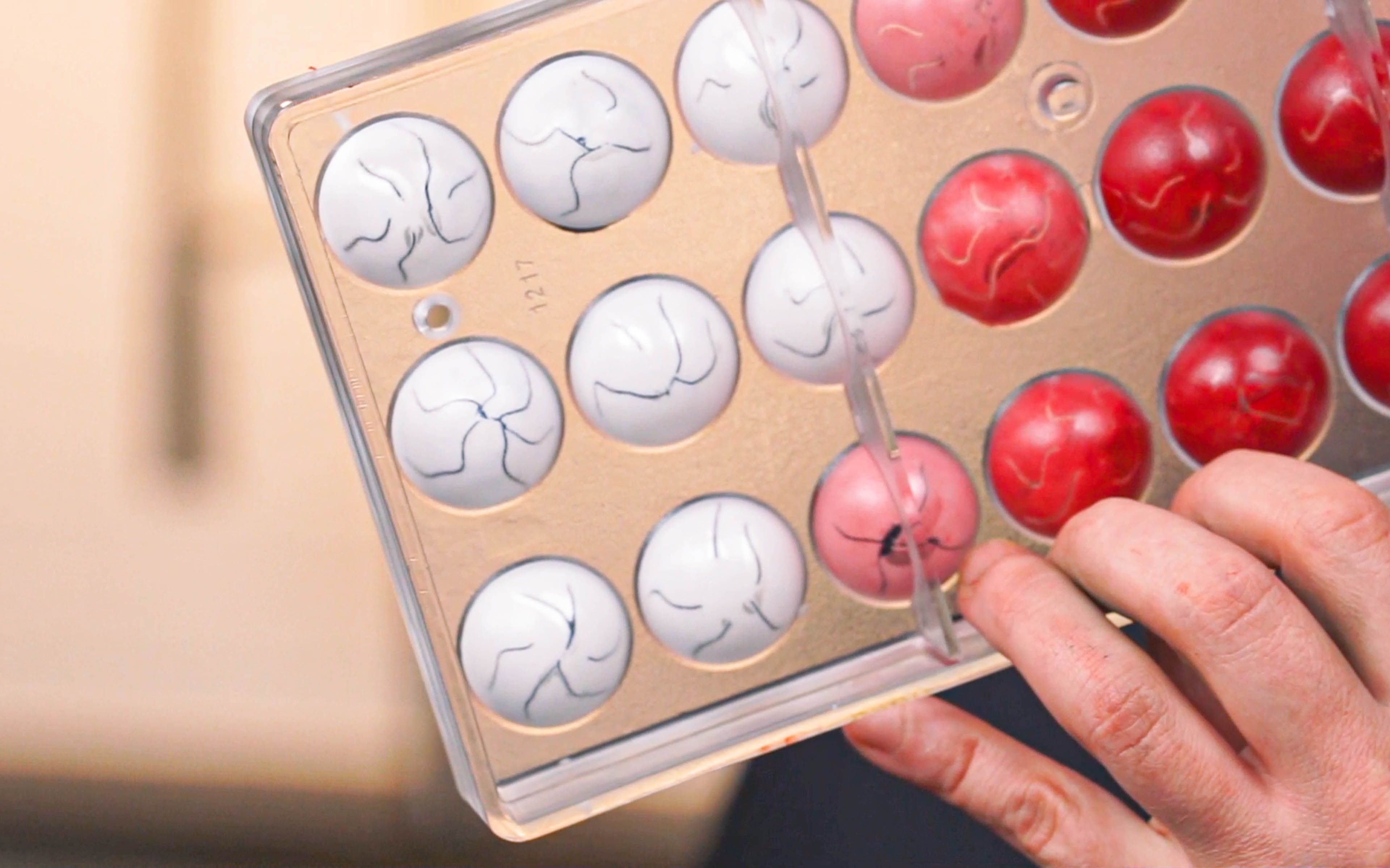 Balsamico-Kirsch-Pralinen | Rezept von Kay Baumgardt Balsamico-Kirsch-Pralinen | Rezept von Kay Baumgardt