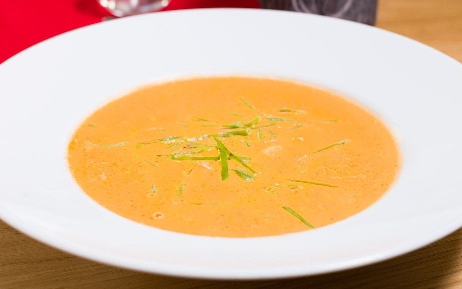 Schwedische Fischsuppe mit Lachs und Shrimps | Rezept von 7Hauben Schwedische Fischsuppe mit Lachs und Shrimps | Rezept von 7Hauben