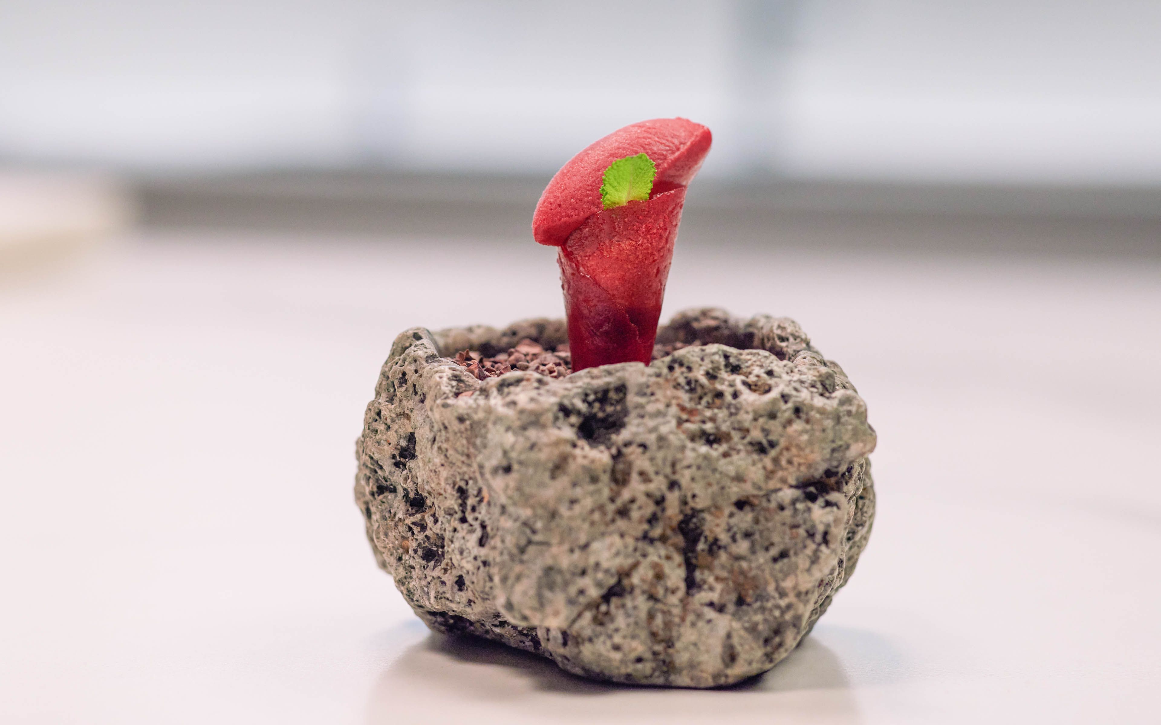 Käsekuchenhörnchen mit Kirschgelee und Mandelstreuseln | Rezept von ... Käsekuchenhörnchen mit Kirschgelee und Mandelstreuseln | Rezept von ...