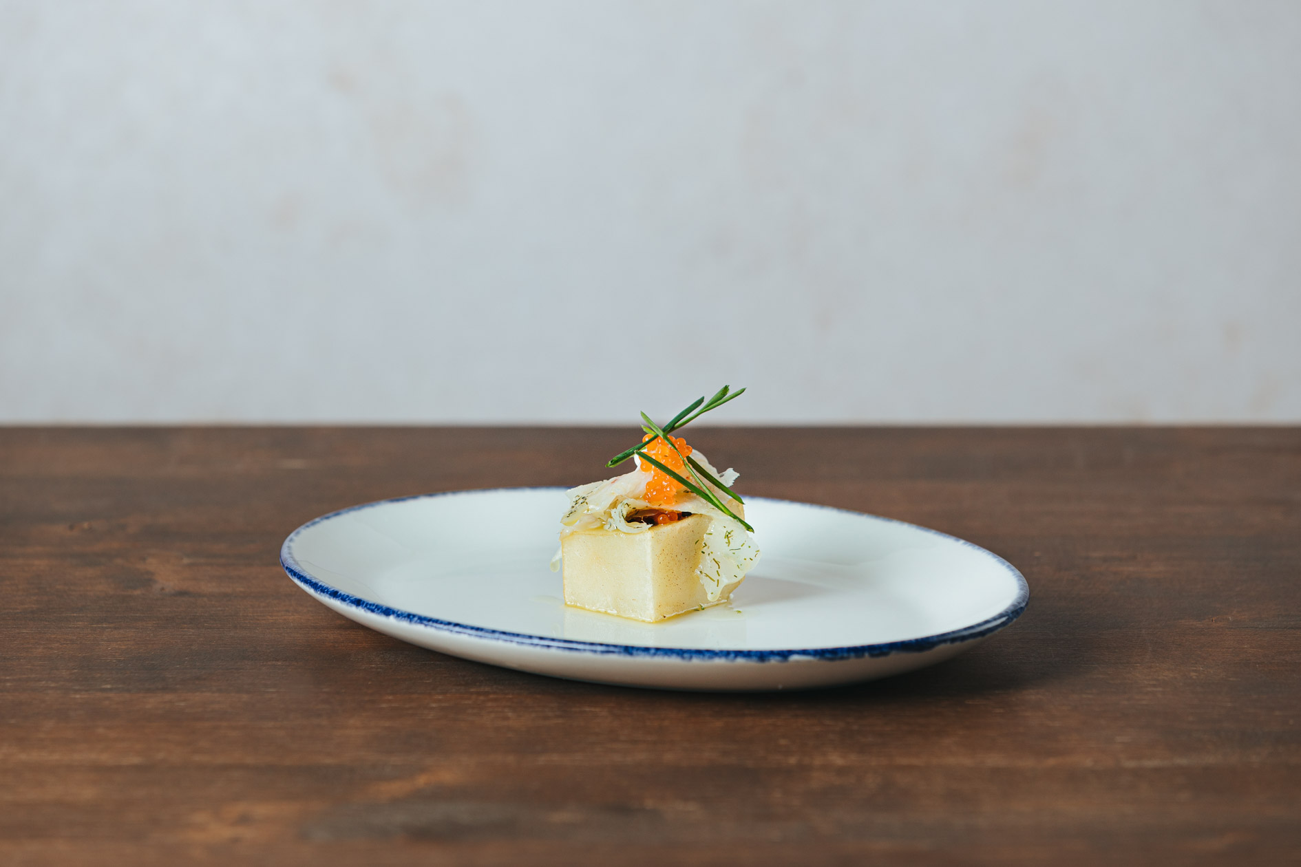 Pincho mit geräucherten Kabeljau und Rogen